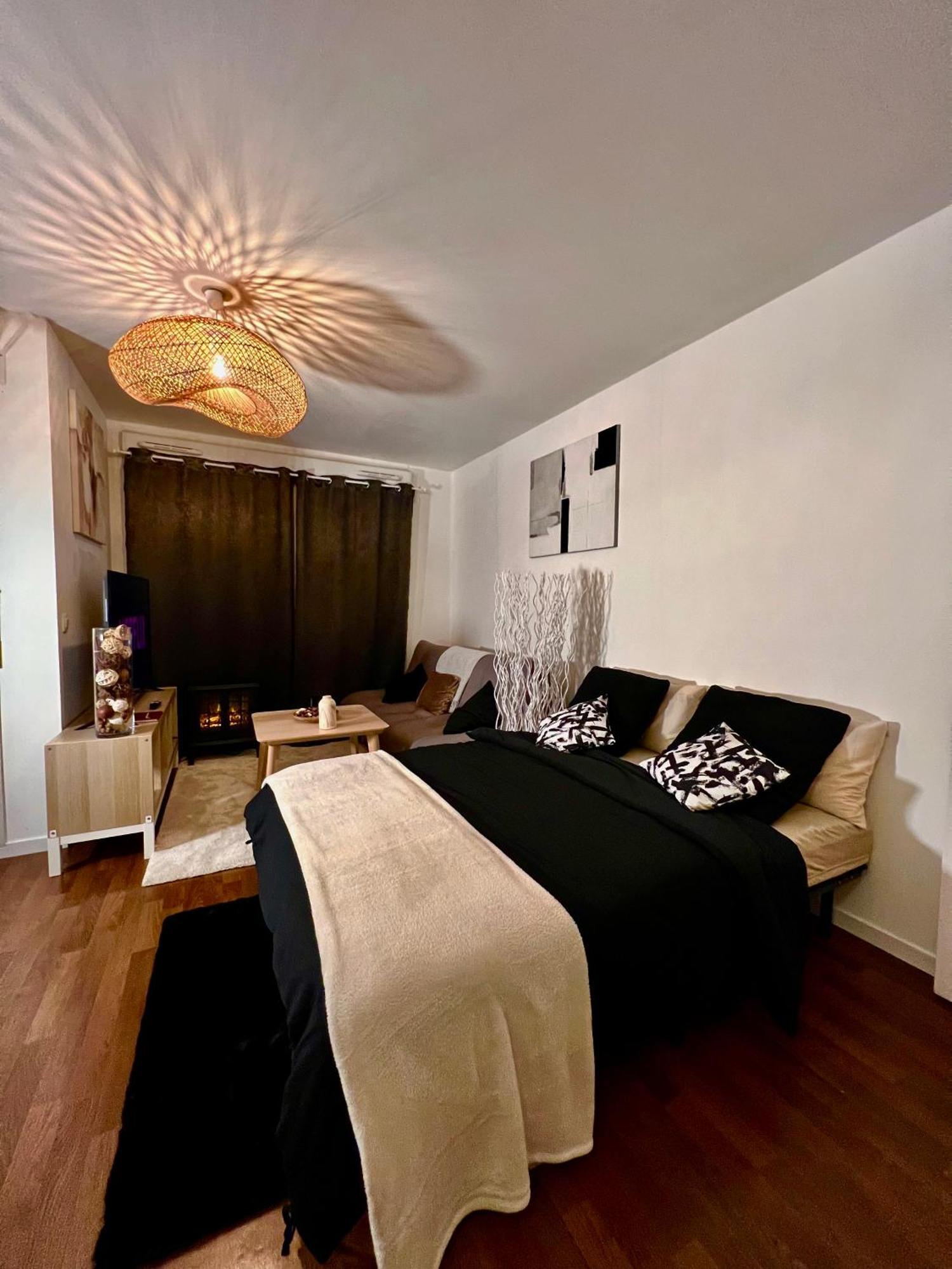 Appartamento "Moonlight" Gare A 10Min De Paris, Wifi, Terrasse , Parking Argenteuil Esterno foto